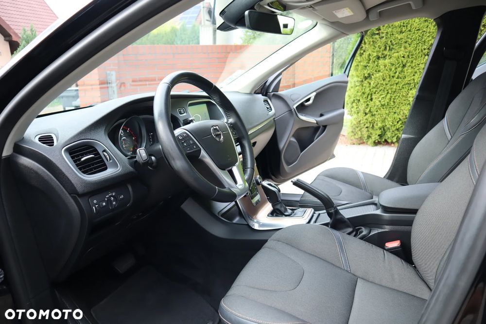 Volvo V40 Cross Country - 10