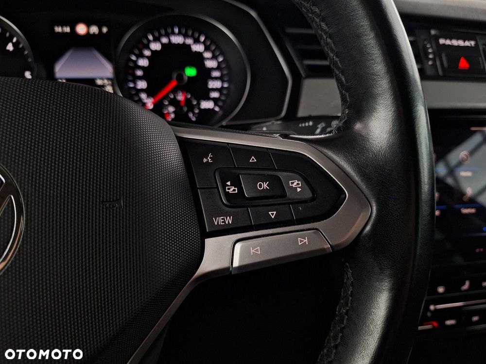 Volkswagen Passat - 33