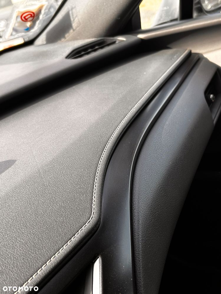 Lexus UX 250h Elegance 2WD - 33