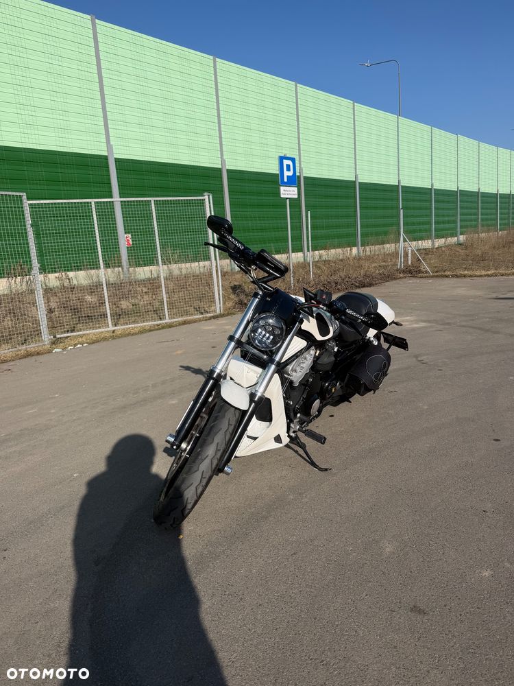 Harley-Davidson V-Rod Night Rod - 3