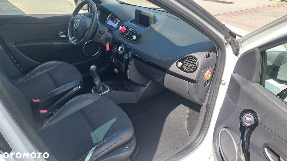 Renault Clio 1.2 16V 75 Night and Day - 10