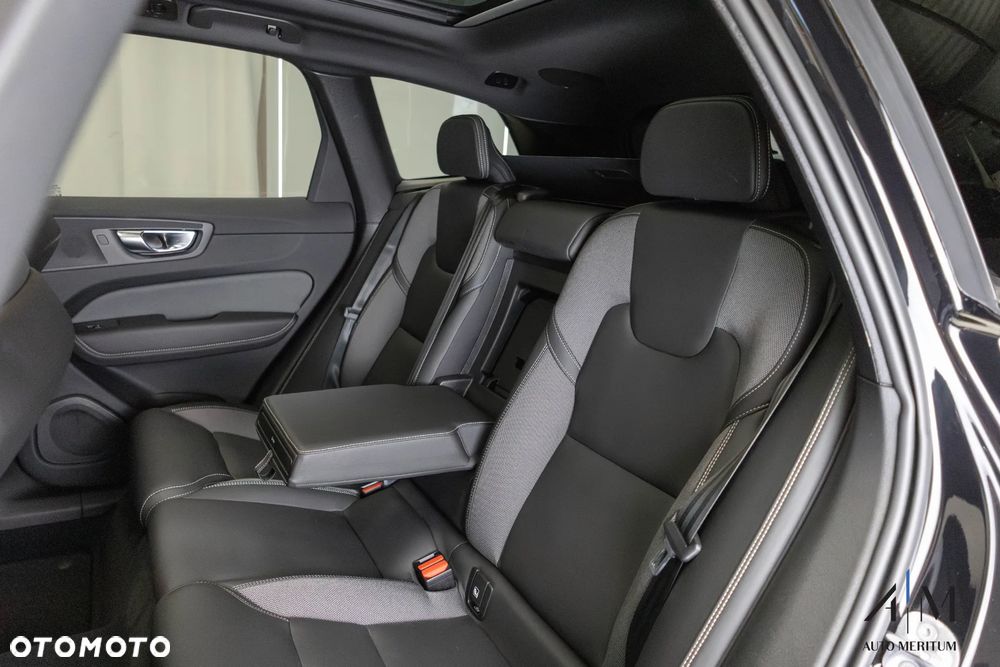 Volvo XC 60 B4 D AWD Ultimate Dark - 27