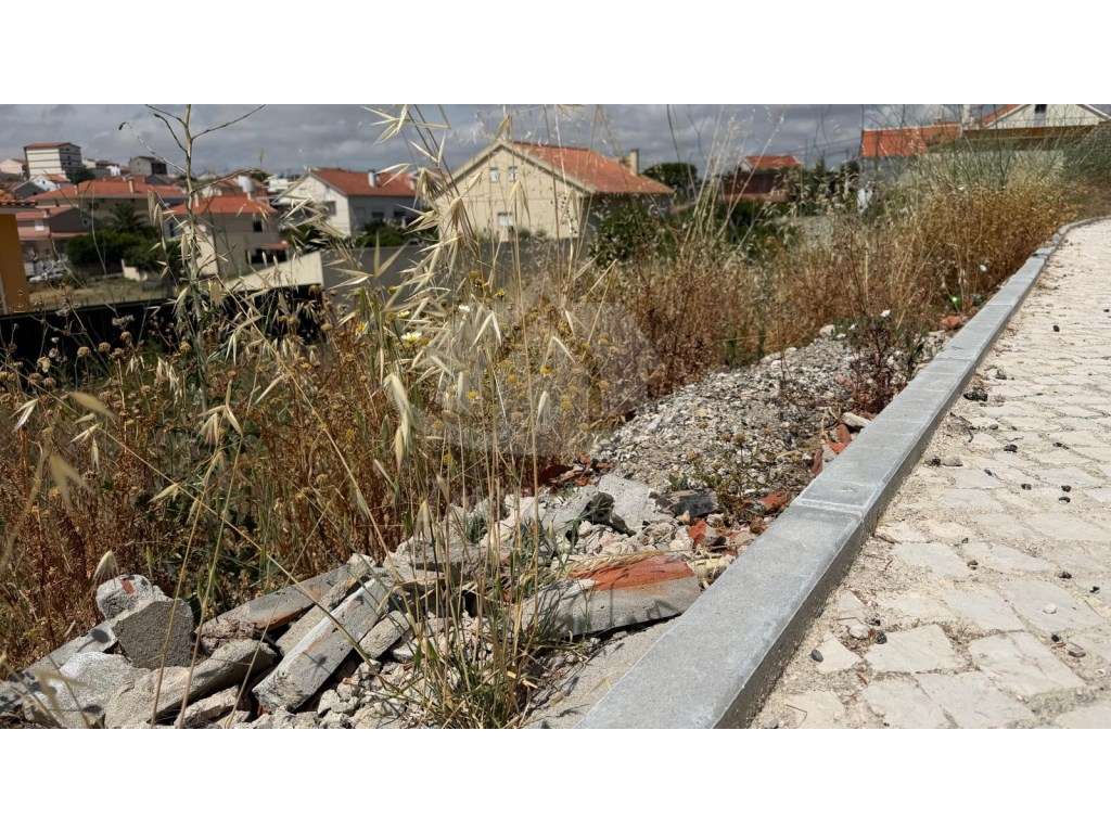 Terreno urbano com 226m2, em Santa Iria de Azóia - Grande imagem: 2/7