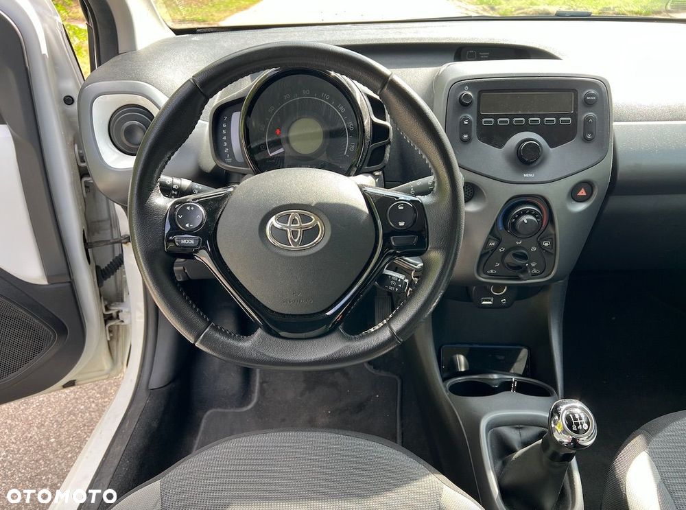 Toyota Aygo x-play - 3