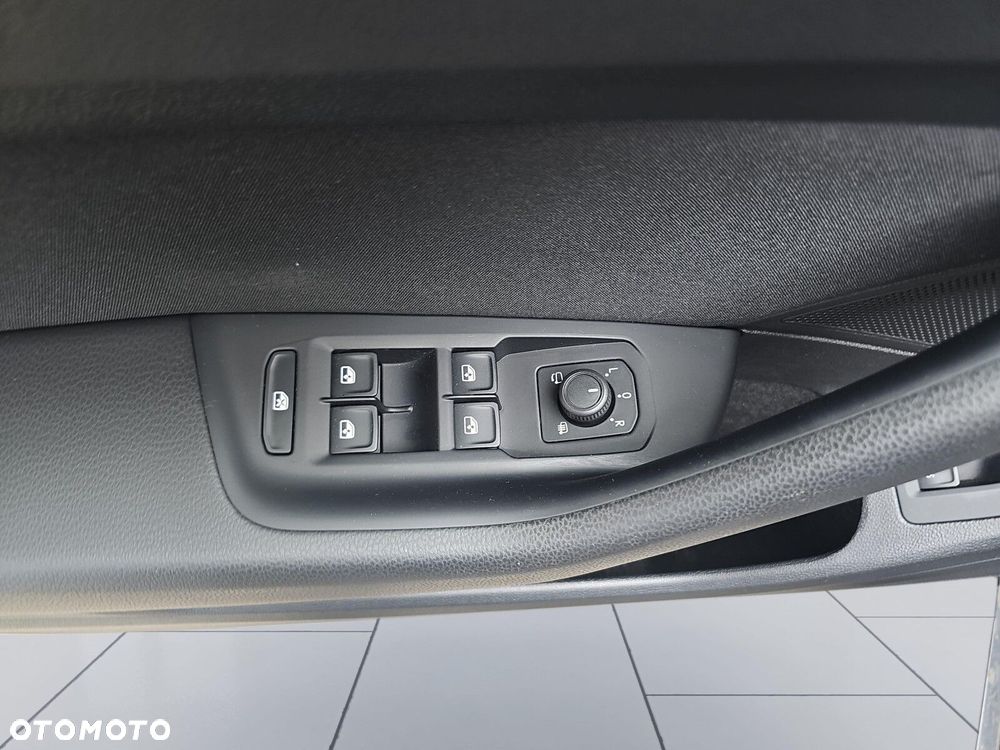 Volkswagen Passat Variant 1.5 TSI EVO Business DSG - 16