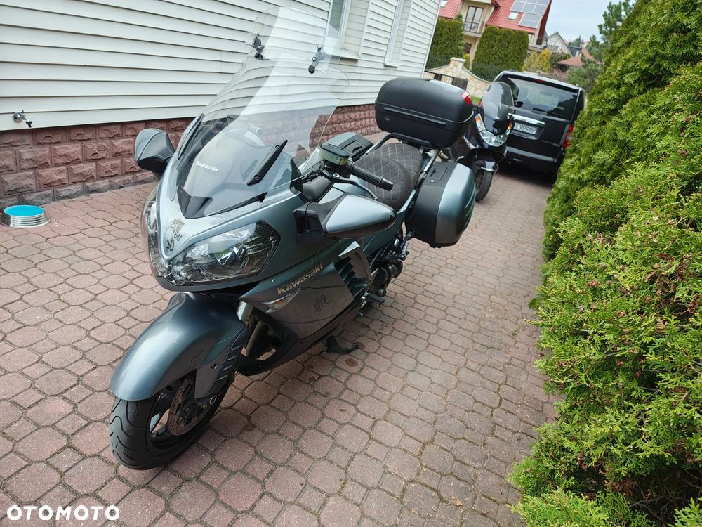 Kawasaki GTR - 4
