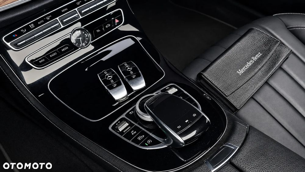 Mercedes-Benz Klasa E 220 d 4-Matic Business Edition 9G-TRONIC - 18