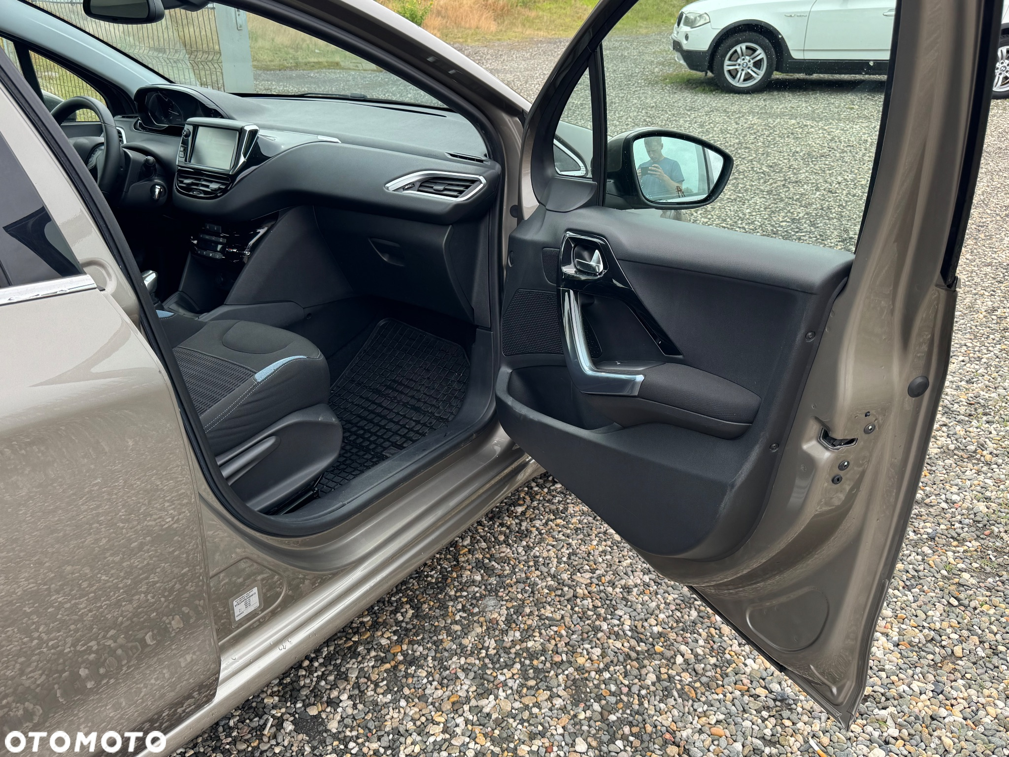 Peugeot 208 - 21