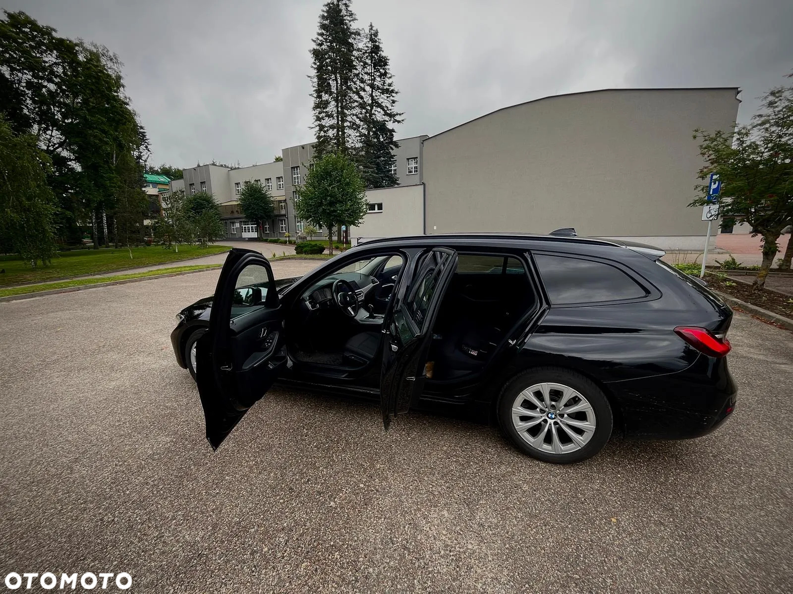 BMW Seria 3 318d Touring - 15
