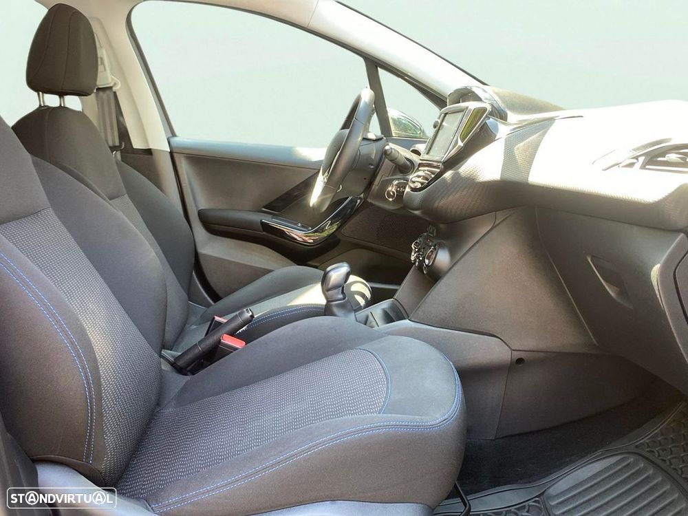 Peugeot 208 1.2 PureTech Signature - 14
