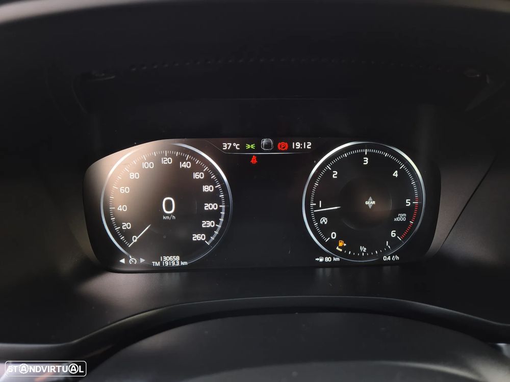 Volvo V60 2.0 D3 Momentum - 25