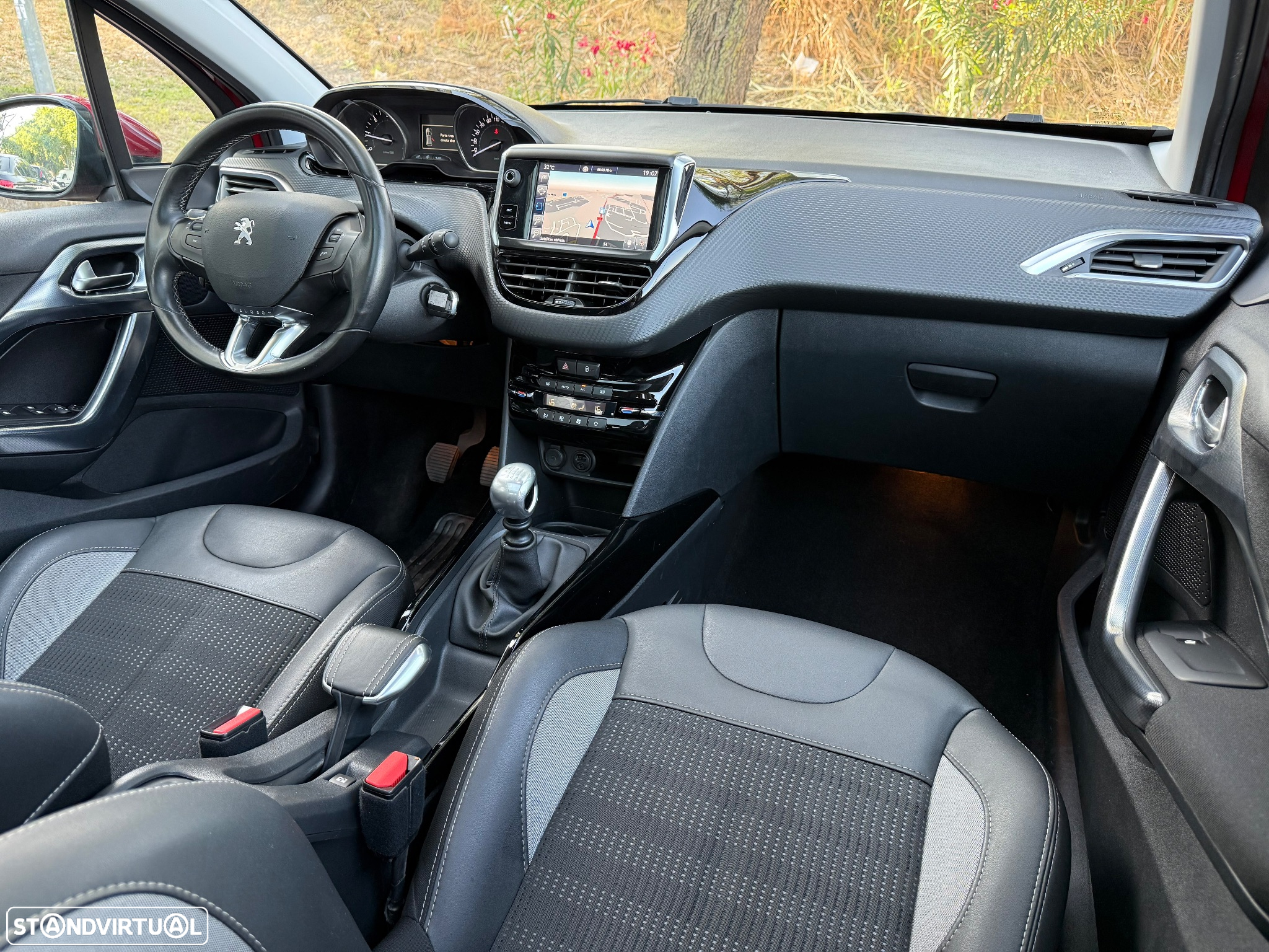 Peugeot 2008 1.6 BlueHDi Allure - 21