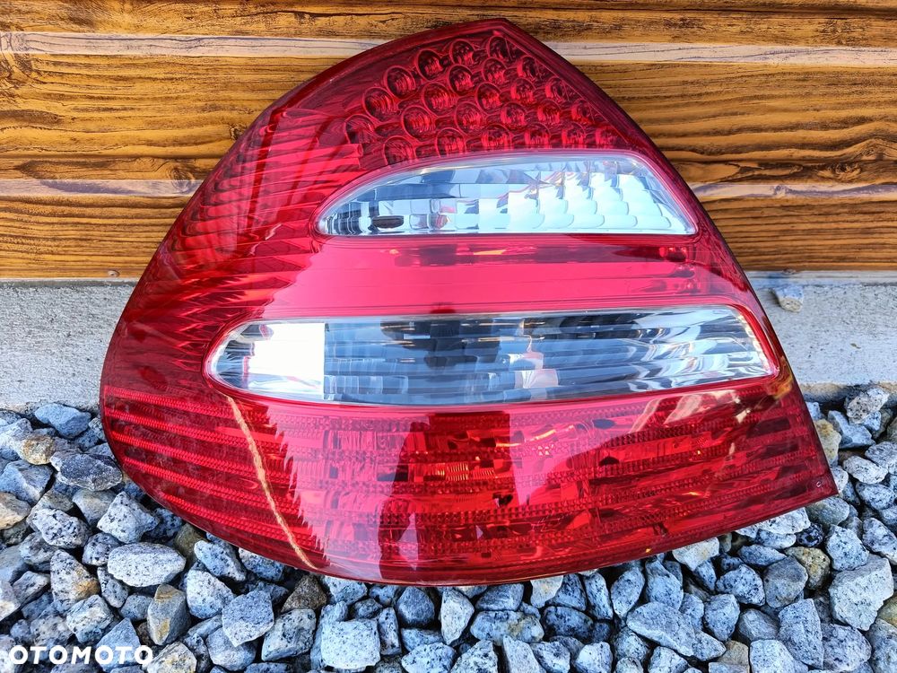 MERCEDES W211 AVANTGARDE LAMPA TYL TYLNA SEDAN 02-06 Lewa LED - 1