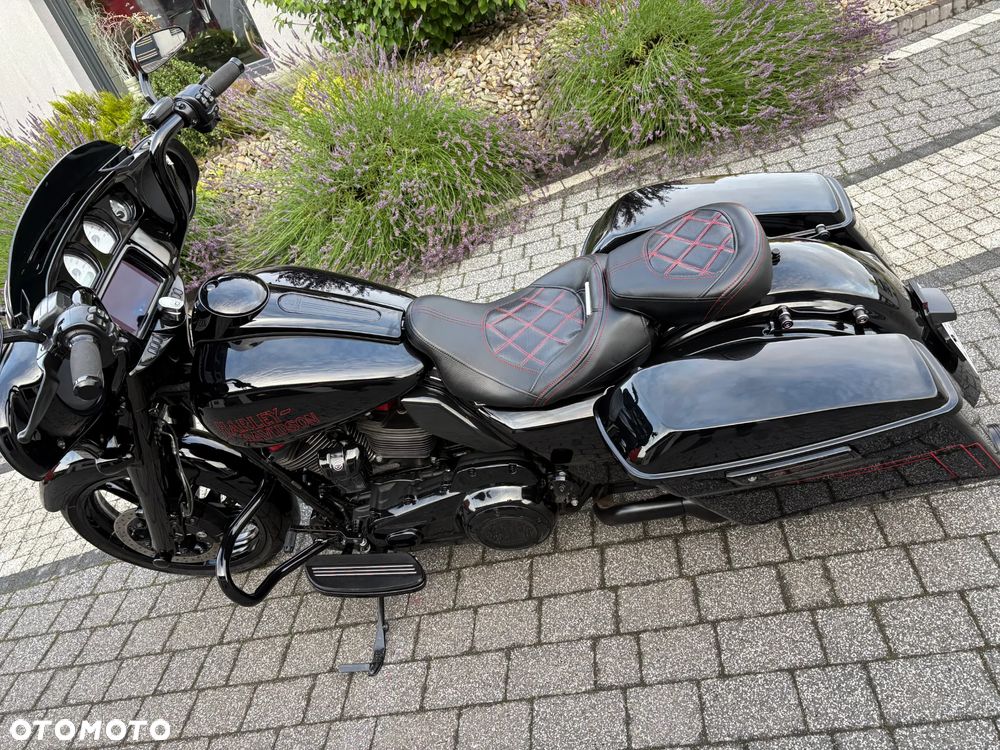 Harley-Davidson Touring Street Glide - 16