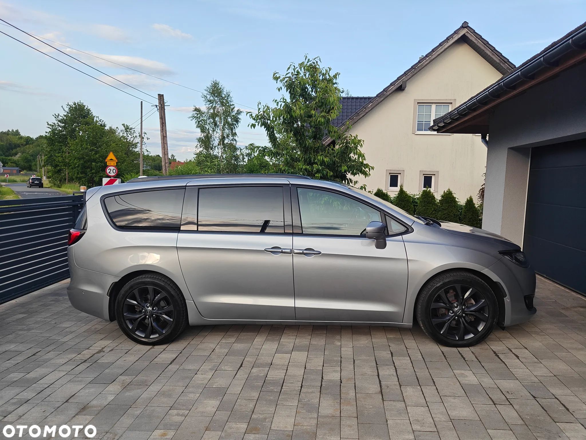 Chrysler Pacifica - 1