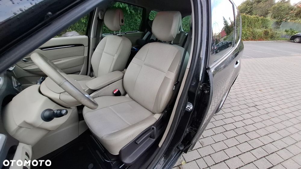 Renault Scenic 1.9 dCi Privilege Euro5 - 10