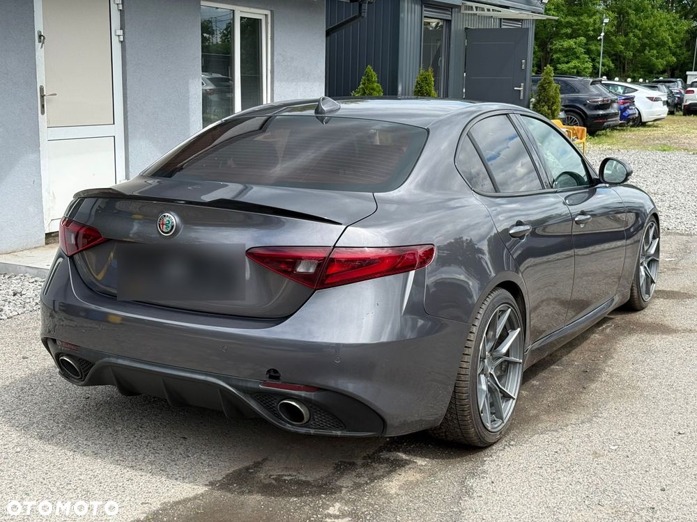 Alfa Romeo Giulia 2017 photo 2