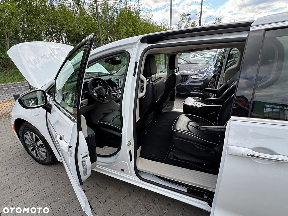 Chrysler Pacifica - 22