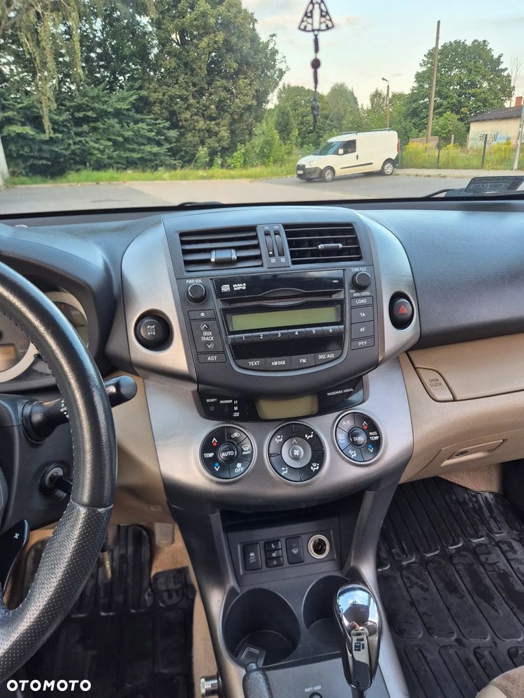 Toyota RAV4 - 11