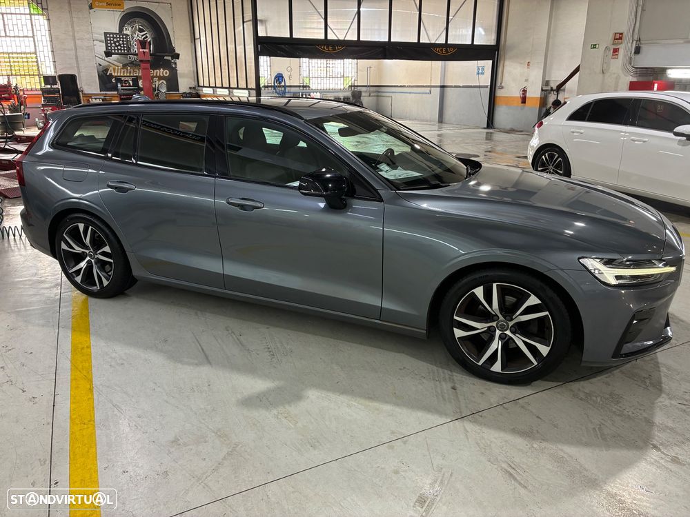 Volvo V60 2.0 D4 R-Design Geartronic — fotografia 4