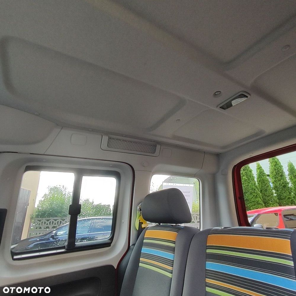 Volkswagen Caddy Comfortline BMT - 23