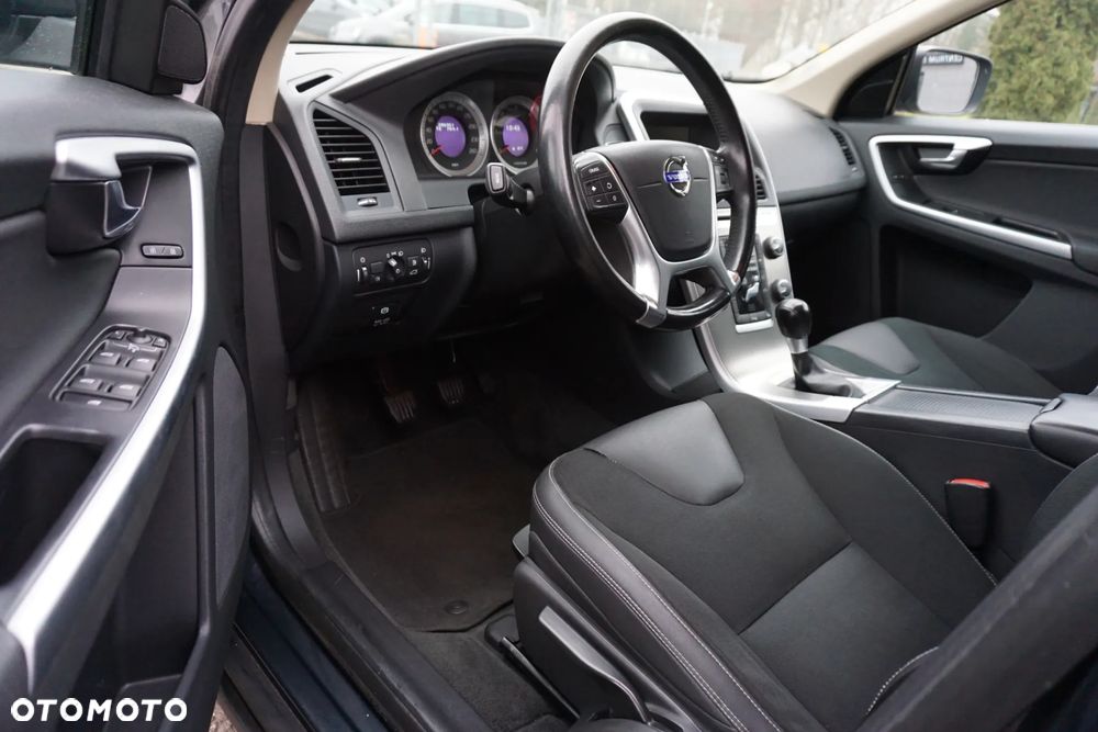 Volvo XC 60 D4 Momentum - 9