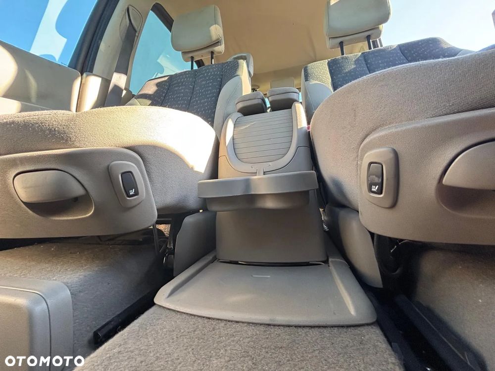 Renault Scenic 1.9 dCi FAP Avantage - 27