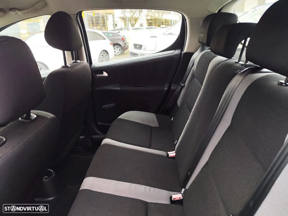 Peugeot 207 1.4 16V Active - 11