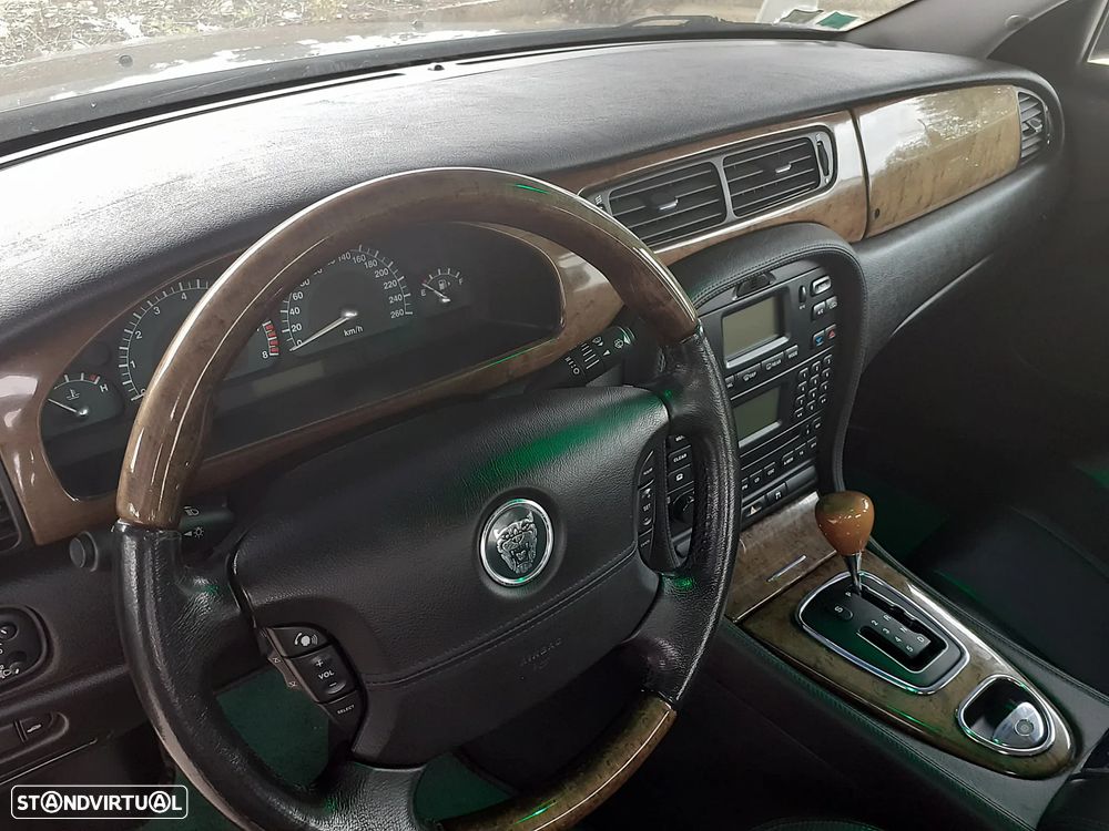 Jaguar S-Type 2.5 V6 Executive - 8