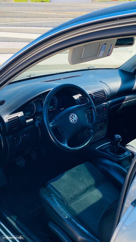 VW Passat 1.9 TDi Highline - 5