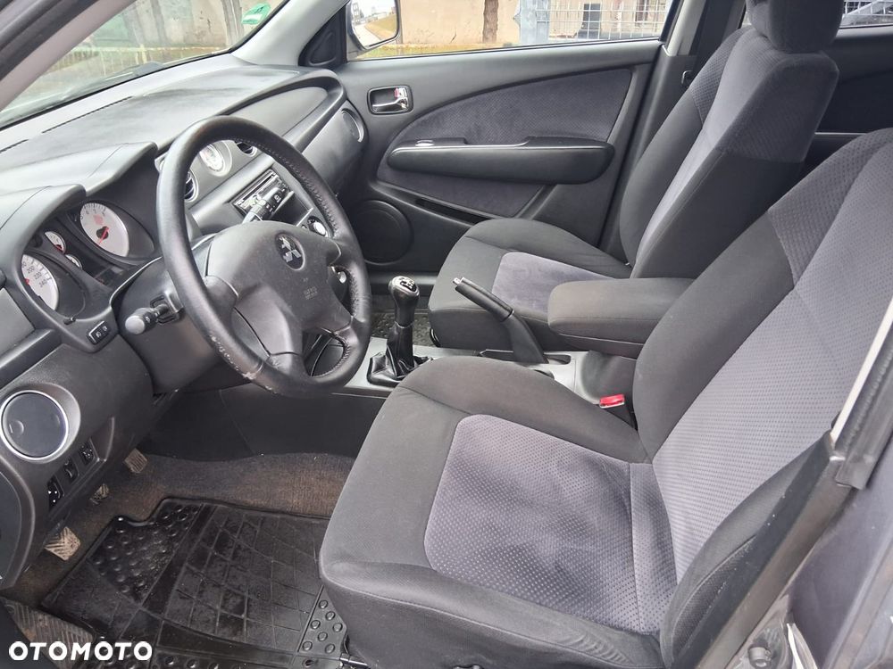 Mitsubishi Outlander 2.4 4WD Intense - 11