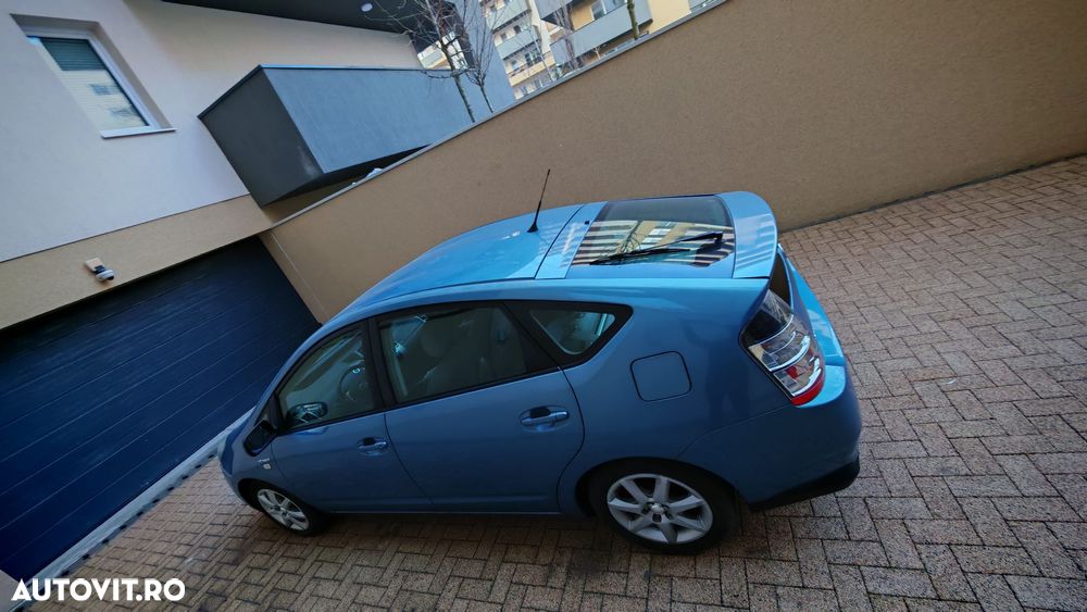 Toyota Prius (Hybrid) - 22