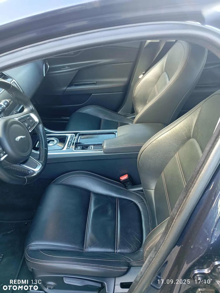 Jaguar XE - 13