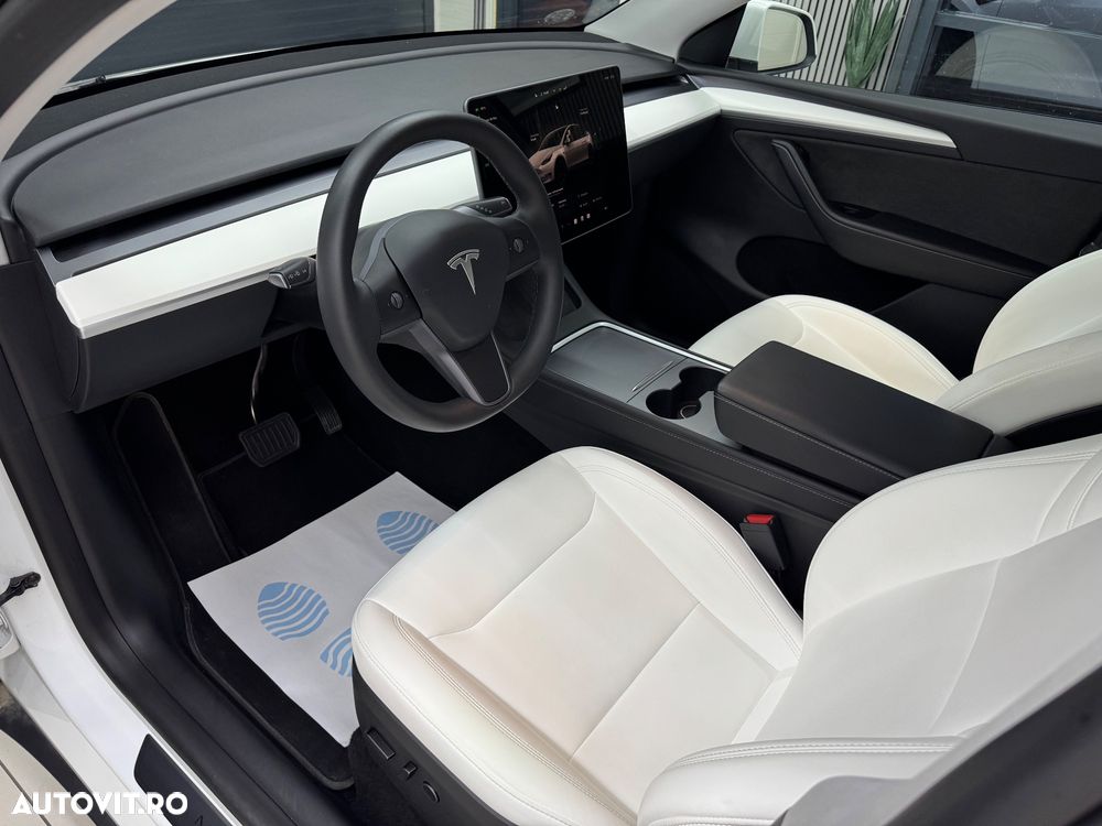 Tesla Model Y Long Range Dual Motor AWD - 6