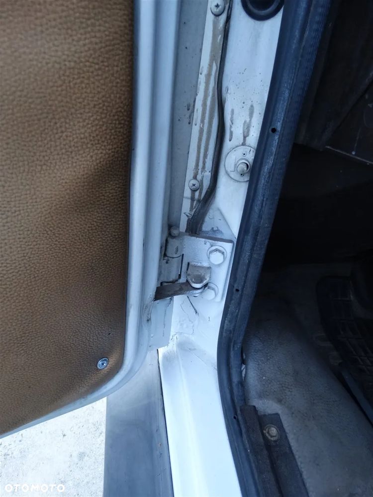 Mercedes-Benz 609 - 12