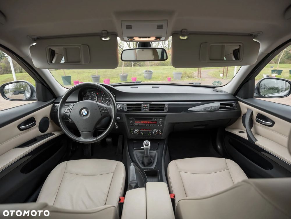 BMW Seria 3 318i Edition Exclusive - 24