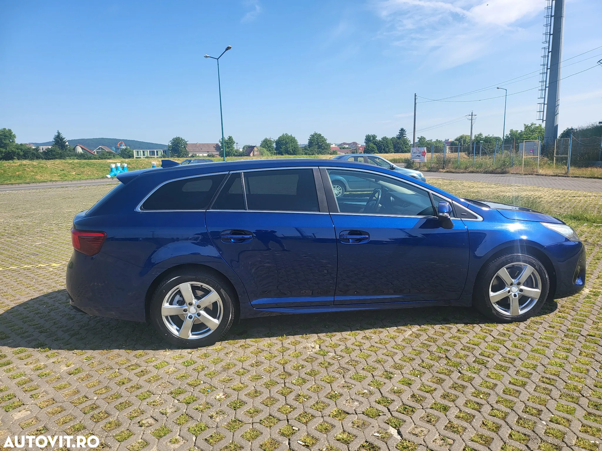 Toyota Avensis 2.0 D-4D Elegance - 8