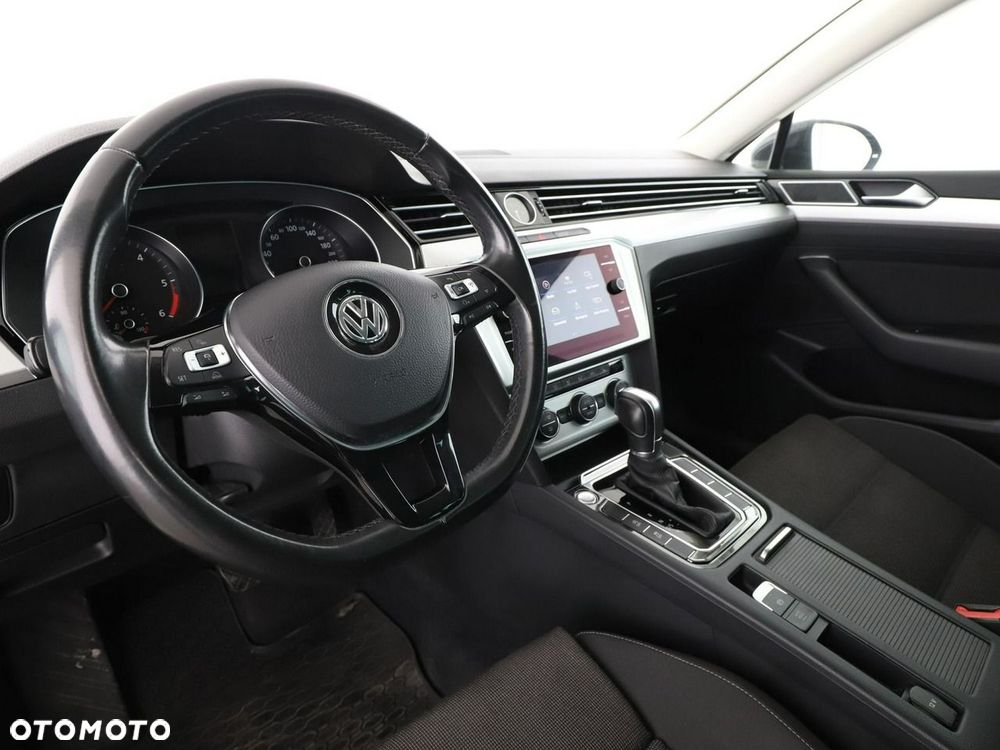 Volkswagen Passat Variant 2.0 TDI SCR DSG (BlueM Tech) Comfortline - 15