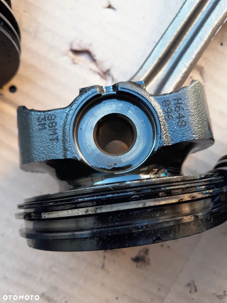 Tłok Iveco Daily 2.3 HPI E6 22r - 2