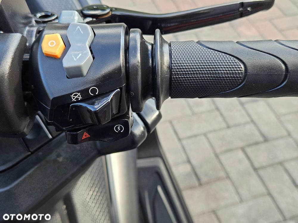Kymco AK 550 - 10