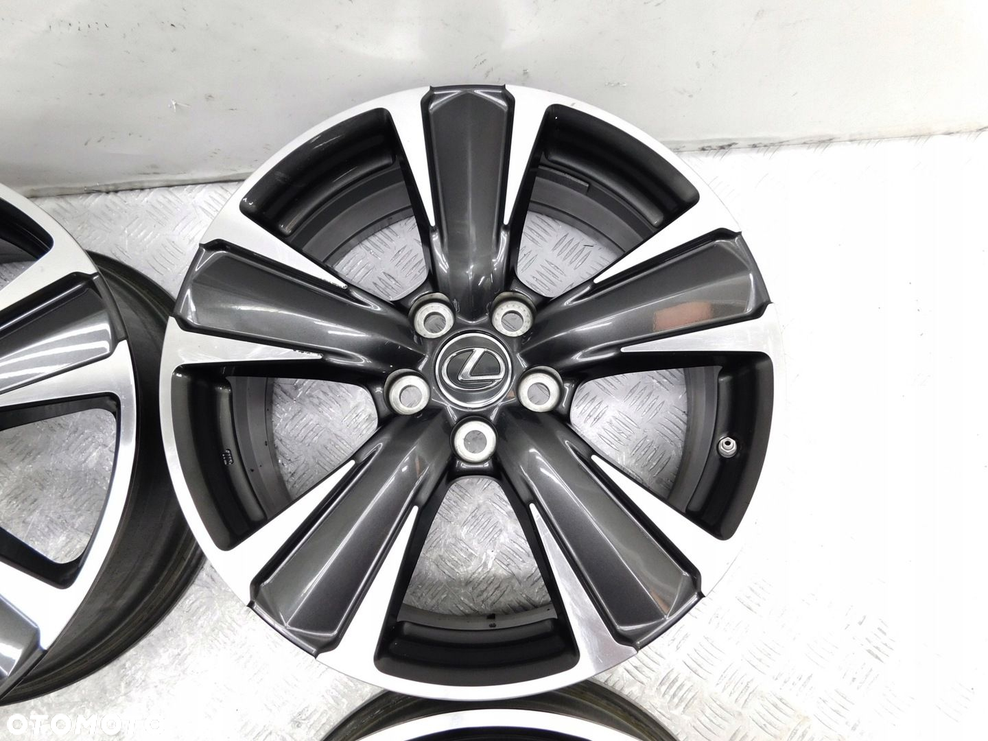 FELGI ALUMINIOWE 18x7 5x114,3 - TOYOTA / LEXUS UX NX ES - 4