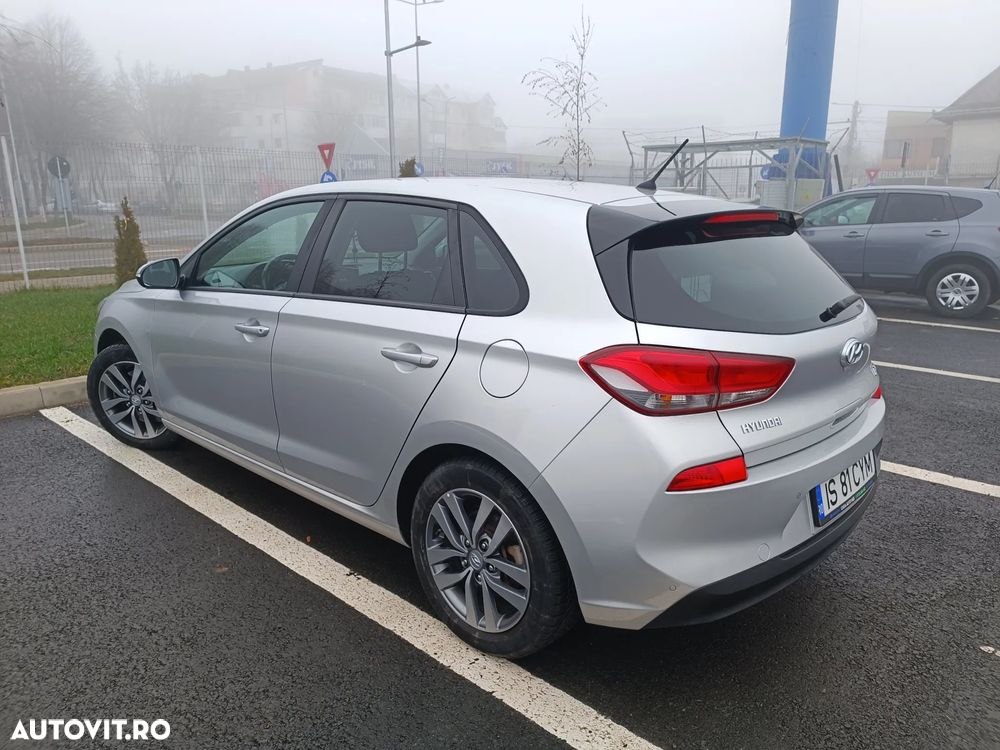 Hyundai i30 1.4 100CP 5DR M/T Highway - 5