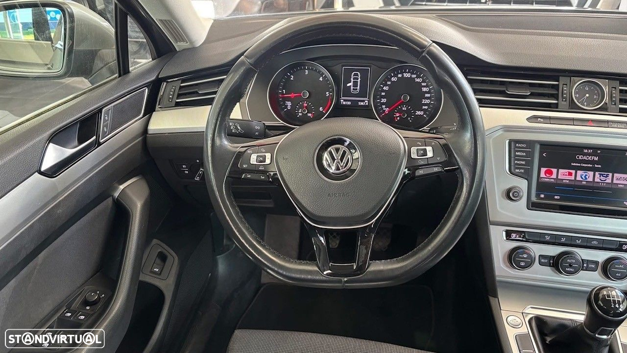 VW Passat 2.0 TDI Confortline - 16