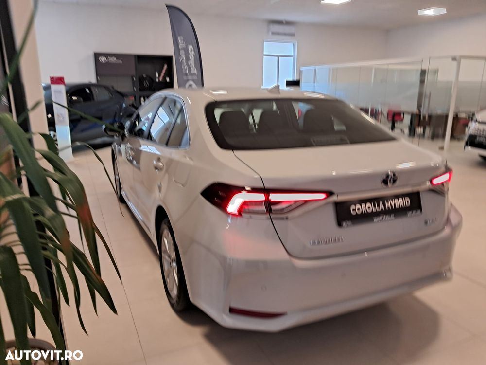 Toyota Corolla 1.8 HSD Business - 8