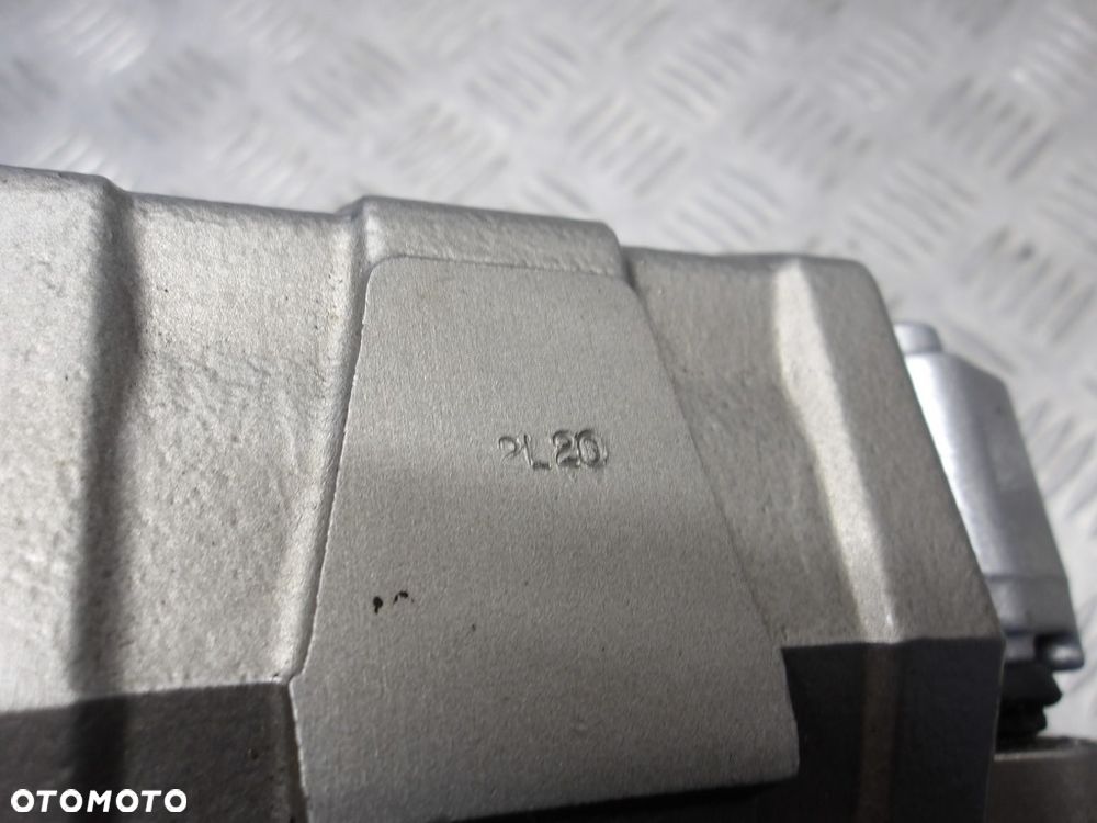Zacisk hamulca tył jarzmo HONDA VTX 1800 C/R/S 02-04r   PN. 43150-MCV-006 - 8