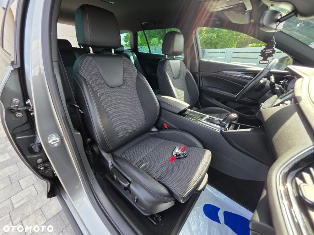 Opel Insignia - 25