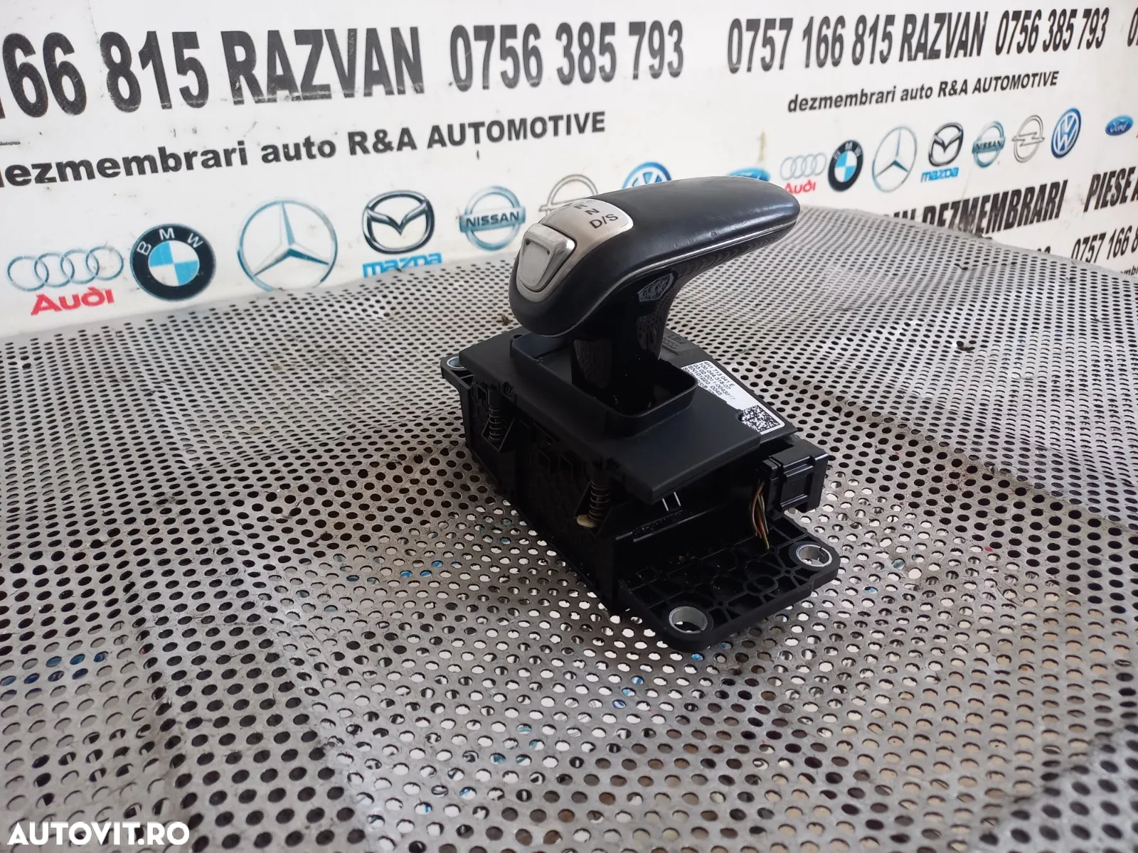 Timonerie Selector Viteze Audi A8 4H D4 An 2010-2011-2012-2013-2014-2015-2016-2017 Volan Stanga Cod 4H1927731A 4H1713041B Dezmembrez Audi A8 4H D4 3.0 Tdi Quattro Motor CDT Cutie MXU Volan Stanga - Dezmembrari Arad - 2