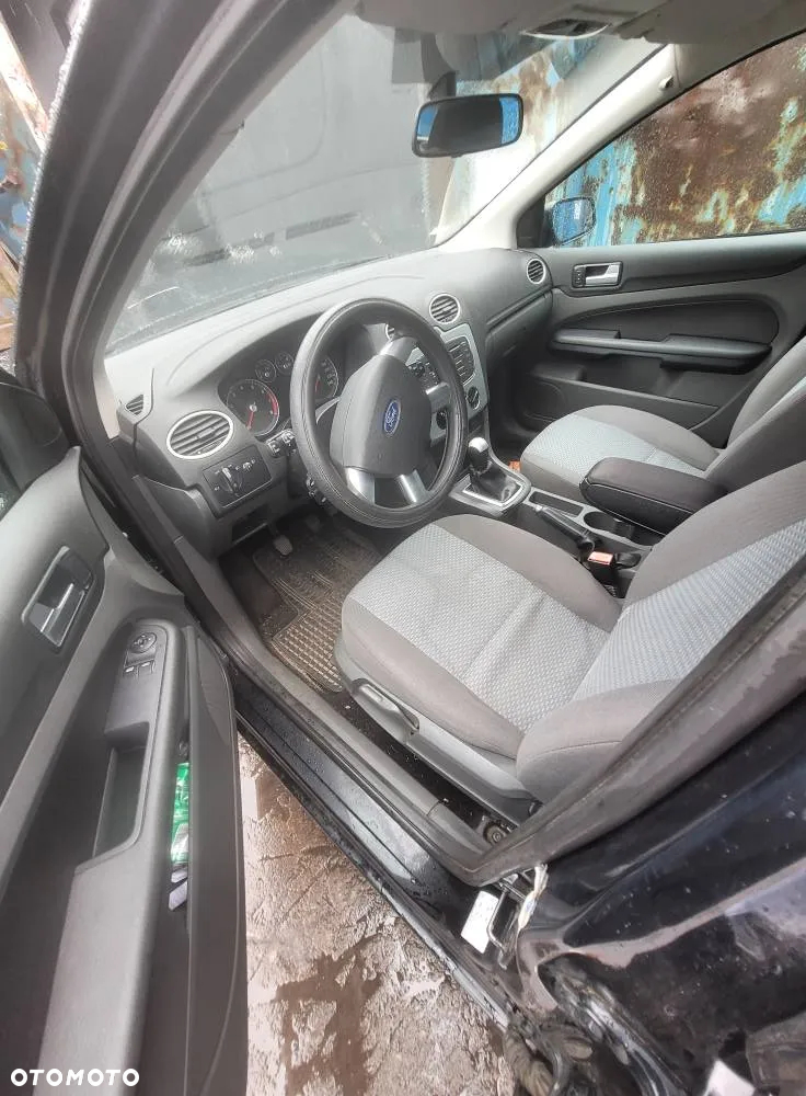 Części- Ford focus  Pojemność: 1596  Moc: 74kW  Rok:2007  Benzyna - 3