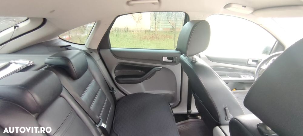 Ford Focus 2.0 TDCI 136 Ghia - 13