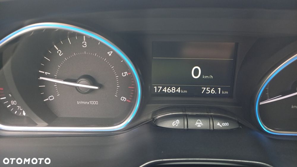 Peugeot 2008 1.6 BlueHDi Active - 14